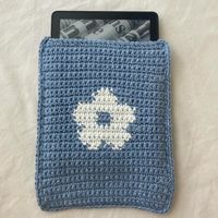 Blue Flower Handmade Crochet Kindle Cover/Sleeve Shop Link in Bio #kindle #kindlecover #kindlesleeve #crochet #shoplocal #shopsmall #etsy #etsyshop #melbourne #ereader #booklover