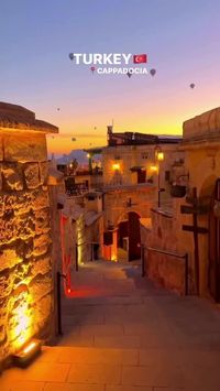 👉 Discover the surreal landscape of Cappadocia, with its unique rock formations and vibrant hot air balloons. 🤗 Tag a travel enthusiast or save this for your next journey to Cappadocia! 👉 Link in bio  📍 Cappadocia, Turkey 🇹🇷 😍 📸: @magictravel.tr  #Cappadocia #turkey #travelinspo #exploreturkey #mediterraneanvibes