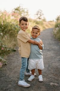 How I help my clients figure out what to wear to their Summer Family Photoshoot | forgettephoto.com