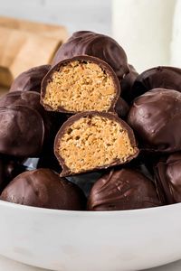 these rice krispies peanut butter balls are my favorite no bake holiday treat!