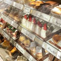 aesthetic, korean bakery, food, sweets, strawberry, baking, cooking, cute, pastel, soft, minimalist, cafe, cupcakes, croissants, cream, biscuit, cookies, macaroon, cakes, pasteries