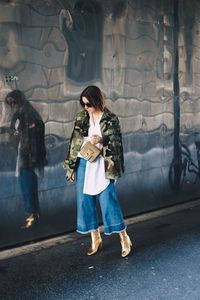 Oversize Camouflage Parka, Denim Culotte, goldene Boots, Streetstyle, Herbst Outfit, Metallic Boots, Cross Body Bag, breiter Riemen, Fashion Blog, Modeblog, whoismocca.com