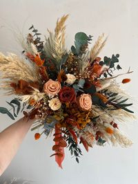 🌿 FEATURESDiscover a Unique Hand-tied Wedding Bouquet! This natural masterpiece, crafted using Preserved Roses and Dried Flowers adds timeless charm to your special day. 🌿MEASUREMENTSBridal XL: overall width approx. 20”/50cm (including greenery/pampas feathers)Bridal: overall width approx. 16”/40cm (including greenery/pampas feathers)Bridesmaid: overall width approx. 12”/30cm (including greenery/pampas feathers) 🌿Custom ordersWe welcome Custom orders, contact us. 🌿ADVANTAGES🧡The flowers wil