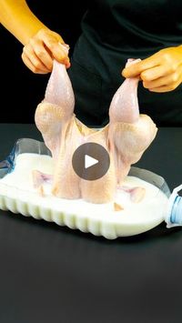 27K views · 90 reactions | J'ai enfin trouvé l'astuce pour obtenir un poulet le plus juteux et le plus tendre !

Ingredientes:
un poulet entier: 1 pc
lait: 1 l
beurre doux: 200 g
ail: 10 g
poivre noir: 2 g
sel: 5 g
romarin séché: 5 g
pommes de terre: 1 kg
carotte: 300 g
poivre noir: 2 g
sel: 5 g
huile: 50 ml
romarin: 10 g
mayonnaise: 100 g
ketchup: 30 g
moutarde: 20 g
sauce soja: 10 ml
cornichons marinés: 50 g | Savoureux.tv