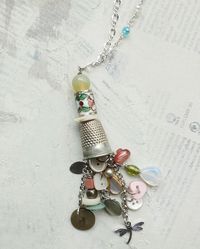 Collana lunga con ciondolo a ditale e bottoni vintage : Collane di paperart-roma  Thimble Charm Necklace by Paperart.roma on alittlemarket