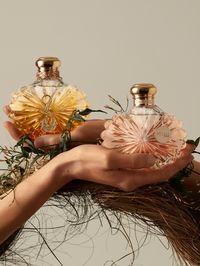 What could be sweeter than the fragrance of a mother? Lalique reveals its confidence-inspiring heart notes. Designed to complement each other, each fragrance is conceived to represent the strength and love of that unconditional bond. A bath of memories is rekindled.