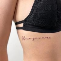 19 Captivating Rib Tattoo Ideas for Women