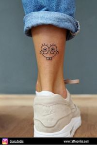 When you think of SpongeBob tattoos, you probably picture the overly saturated cartoon version of SpongeBob that doesn’t work well with your vibe. Well, that’s not the only style you can opt for. With a linework tattoo, you can celebrate your favorite character without going all out.