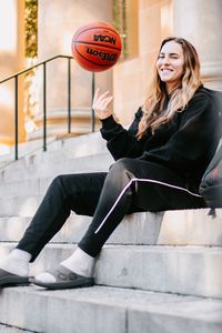 “Recovery is very important as a student-athlete.”
👇🏼
Basketball player and junior, Olivia Thompson, feels the OO on campus! Due to hours on the court, Olivia suffered the pains of plantar fasciitis. But with OOfoam™ absorbing impact when she's not in her sneakers, she got right back to focusing on her academic and athletic goals. 

#feeltheOO #collegebasketball #ncaa #WBB #plantarfasciitis #activeRecovery