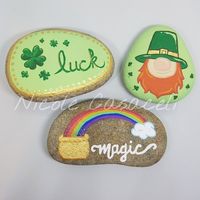 St. Patrick's day painted rocks #paintedrocks #kindnessrocks #artistsofinstagram #artistsoninstagram #rockart #rockartist #pebbleart #stoneart #paintedrocksofinstagram #rockpainting #freeart #paintedstones #ipaintrocks #stpatricksday #leprechaun #shamrock