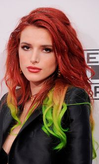 Actress Bella Thorne didn't go unnoticed at the American Music Awards in Los Angeles, trying out this bold look: green ombré hair, complete with sparkles and a nose ring on the red carpet.