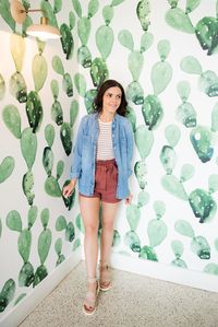 8 ways to style a denim chambray shirt - the Sarah Stories