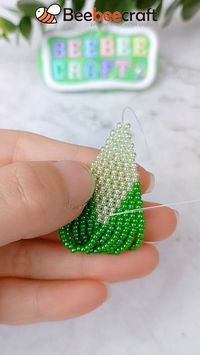 #Beebeecraft Green Dress Seed Beaded #Earrings. I‘m so stunned by these green earrings!🌲🌀