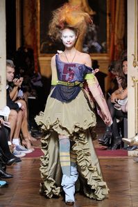 Andreas Kronthaler for Vivienne Westwood Spring 2010 Ready-to-Wear collection, runway looks, beauty, models, and reviews.