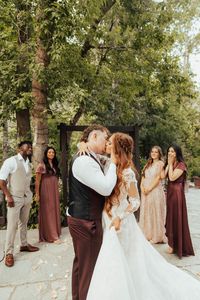 Inspire your fall wedding in Utah or beyond with this rustic inspired outdoor wedding at Mill Creek Inn captured by Ashlyn French Photography Rust Wedding Inspo