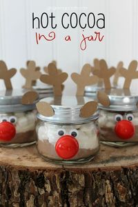 Hot Cocoa in a Reindeer Jar {gift idea}