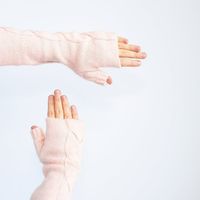 Winter + your cold hands =must sew DIY fingerless gloves - Elizabeth Made This