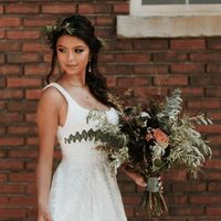 Asymmetrical, minimal, side floral crown. Greenery and textural bridal bouquet and crown.   Lindsey Cole Photography  #flowercrown #floralcrown #bridalflowers #bridalcrown #hairflowers #floralheaddress #flowercrowns #bride #wearablefloral #weddingflowers #weddingflorist #flowercrownwedding #flowercrownfolk #flowercrownbride #flowercrownfriday #flowercrownparty #flowercrowncustom #flowercrownsociety #mkeflorist #milwaukeewedding #mkebride #bridalbouquet