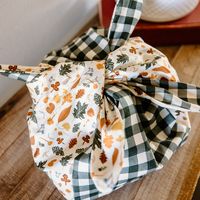 Alexis @stitchedbyalexis is helping us get ready for everything pumpkin with these festive fall gift bags! 🍁

This FREE pattern by Cotton and Bourbon pairs perfectly with the Pumpkin Spice fabric collection by Simple Simon! Visit our blog for a link to the pattern and Alexis's instructions on how to make! 