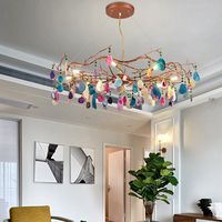 De Villa luxe agaat kroonluchter lichtlichaam heeft heldere en kleurrijke lijnen, waardoor mensen een visueel helder en ruimtelijk gevoel krijgen, wat een warme en harmonieuze sfeer in de ruimte brengt. Kunst moet worden verfijnd en de decoratie van agaatstukken is gedurfd en innovatief, luxueus en sfeervol, en ademt een aristocratische sfeer uit. Let op: Uw betaling is exclusief douanerechten, lokale belastingen of andere invoerkosten. Als u vragen heeft over onze producten, neem dan contact me