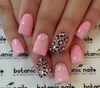 pinks nails