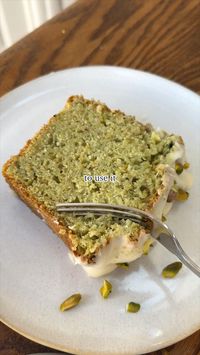 Courgette & PIstachio is the dream combo! Like the carrot in carrot cake, the grated courgette in this loaf helps to keep it super moist. It's a grown-up, not overly sweet, beautifully nutty cake. Just make sure to eat it with a cup of tea! It’s vegan but you would never know it! It’s a great way to get some more veggies in and use up that glut of courgettes in the garden - I think its amazing! 💚 CLICK THROUGH FOR THE RECIPE ⭐️