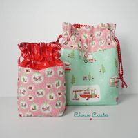 Gift Bag Pattern by Jen Baker | Fabric: Christmas Adventure by Beverly McCullough of Flamingo Toes for Riley Blake Designs #christmasfabric #paperpiecing #fpp #rileyblakedesigns #flamingotoes #christmasadventure