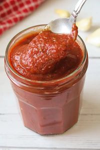 Easy & Thick Pizza Sauce {No-Cook Recipe} - That's Deelicious!