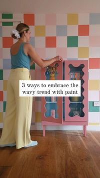 It's no secret I'm a huge fan of a wavy line ~~~ I think it's a great way to add interest to a space. All you need is a tin of paint, a bit of patience and you can create something fun. Here's three ideas to get you started. You have to power to DIY the home of your dreams. #homeprojects #diyqueen #diyhomeprojects #diyfuture #mydiymydecor #womenwhobuild #womenwhodiy #pinkaesthetics #makesomething #nestandthrive #thecottagejournal #makersgonamake #homebeautiful #brightandboldhome #ukhome ...