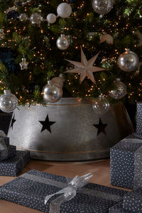 Ideal for those seeking Christmas décor with a clean and minimalist look, this tree ring is made of iron and features star shaped holes.

The perfect way to give your chosen Christmas tree a professionally styled finish, the two halves of the hinged ring are held together by pins when in use.