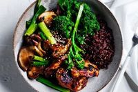 Black rice bowl with chicken and mushroom