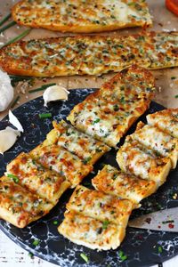 Cheesy Garlic Bread in Air Fryer (Plus Oven) - Chili to Choc