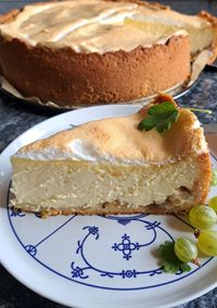 German Gooseberry Cheesecake With Meringue Topping