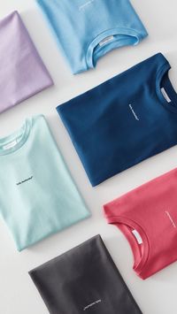 Musthave: basic items. The Daily Trademark Tee is for that spring/summer look. Pick your favourite colour and combine it with shorts or jeans. - The Sting #polo #basic