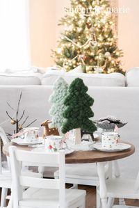 How to decorate a #kids table for #Christmas. So sweet!