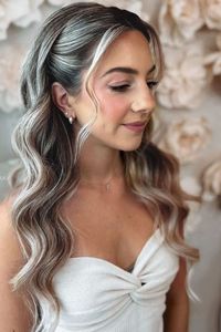 Do you really want to shine bright like a diamond at the wedding and have a glamorous hairstyle? In that case, you’re going to love this idea: swept-back hair with fluffy waves. @idohairbykmay