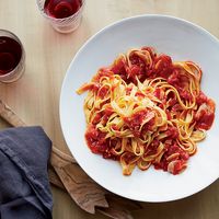 Loaded with the sweet flavor of sautéed garlic, this quick and easy pasta dish from Tuscany is a great spin on spaghetti with tomato sauce.