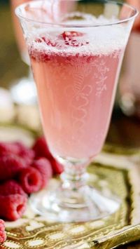 champagne, raspberry lemonade & raspberries