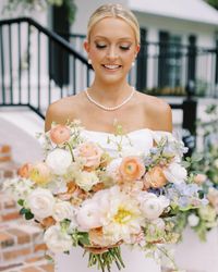 dreaming of spring colors & Emily’s stunning bouquet that we’ll forever be obsessed with!!