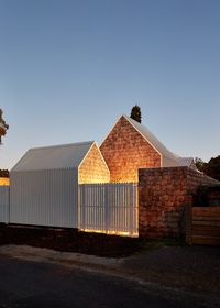 Tower House, Andrew Maynard Architecture © Peter Bennetts photographer another image that cements my love for Andrew Maynard's creativity and clarity of vision... inside is amazing too.