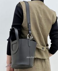 How to turn in the loop into a shoulder bag👇 https://www.awulook.com/products/customized-swift-leather-shoulder-bag-strap-crossbody-straps-for-in-the-loop-other-bags #awulookstrap #IntheLoopBagHacks #VersatileFashion #FashionistaLife #shoulderstrap #hermes #ootd