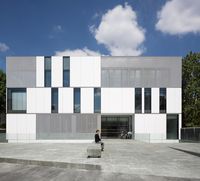 Completed in 2016 in Vanves, France. Images by Cécile Septet. Founded in 1921, the Concervatoire de Vanves today has 40 teachers for over 700 students. The new building, named Ode, replaces the cramped,...