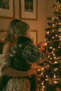 Christmas Family In Home Photo Session | Iowa Family Session #inhomefamilyphotos #inhomephotos #familyphotos #iowafamily #midwestfamily #documentaryfamilyphotos