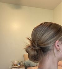 Messy low bun inspo easy and wuick