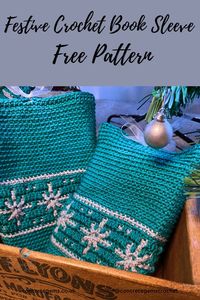 Crochet a quick, easy and festive book sleeve with this free crochet pattern. Crocheted in the round with a mosaic crochet snowflake pattern, this is the perfect addition to any book gift. Get the free crochet pattern on the blog!