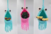 Looking for a crochet project that’s both fun and functional? The YIP YIP Alien Hanging Basket is the perfect choice. This delightful design combines