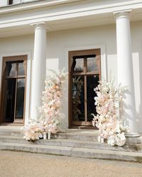 There’s something magical about floral arches that I can’t get enough of 😍 They don’t just look beautiful, they completely transform a space and set the tone for your wedding day I love creating them because each one feels like a statement that’s uniquely yours!They’re the perfect focal point, guiding everyone’s attention to where it matters most.. to you and your partner ✨ Whether it’s a lush, romantic arch filled with blooms or something sleek and minimal, I love designing these pieces t...