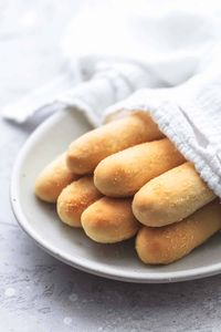 Olive Garden Breadsticks - Creme De La Crumb