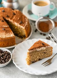 This espresso cake is super simple and so good! It’s light, fluffy, and packed with coffee flavor. Perfect for breakfast, afternoon tea, or even as a holiday dessert!