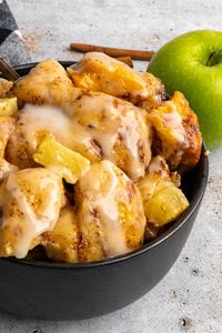 These Slow Cooker Apple Cinnamon Rolls are perfect for a lazy weekend morning breakfast or an elaborate, easy brunch!